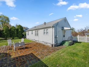 16 Thornton Rd, Worcester MA 01606