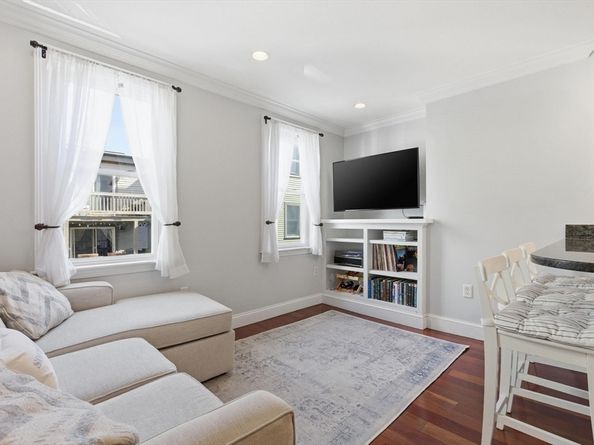 523 E 2nd St 5, Boston MA 02127