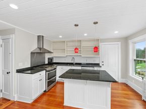 18 Bennett St 2, Manchester MA 01944