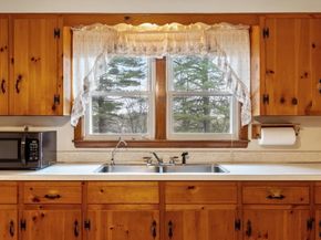 11 Cromie St, Clinton MA 01510