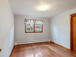 11 Cromie St, Clinton MA 01510