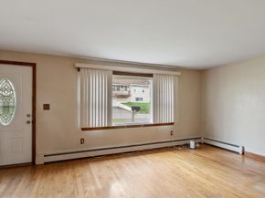 11 Cromie St, Clinton MA 01510