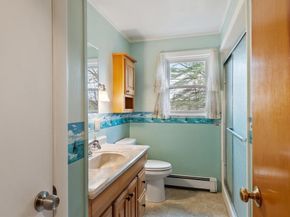 11 Cromie St, Clinton MA 01510