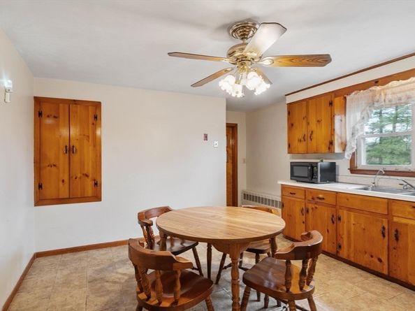 11 Cromie St, Clinton MA 01510