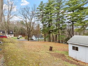 11 Cromie St, Clinton MA 01510