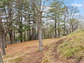 11 Cromie St, Clinton MA 01510