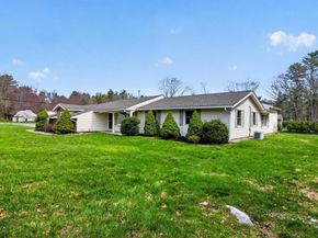 15 San Mateo Dr, Chelmsford MA 01824