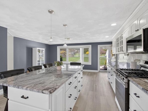 15 San Mateo Dr, Chelmsford MA 01824