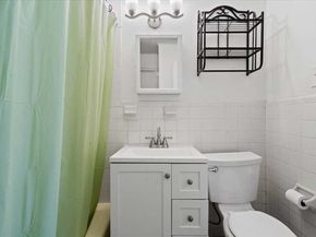 40 Duxbury Rd, Worcester MA 01605