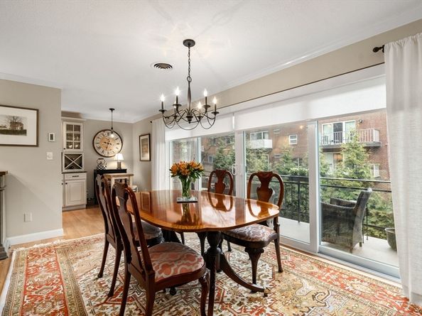 1206 Greendale Ave 214, Needham MA 02492