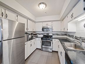 45 Meadowood Dr 45, Stoughton MA 02072