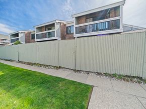45 Meadowood Dr 45, Stoughton MA 02072