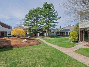 45 Meadowood Dr 45, Stoughton MA 02072