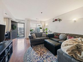 45 Meadowood Dr 45, Stoughton MA 02072