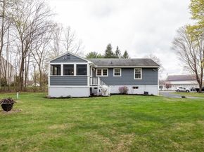 8 Old Farm Rd, Sturbridge MA 01566