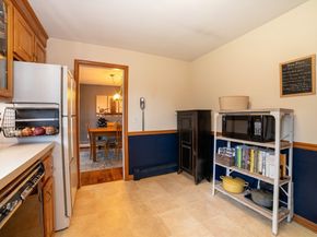 8 Old Farm Rd, Sturbridge MA 01566