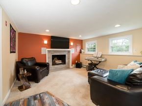 8 Old Farm Rd, Sturbridge MA 01566