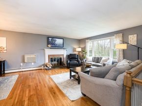 8 Old Farm Rd, Sturbridge MA 01566