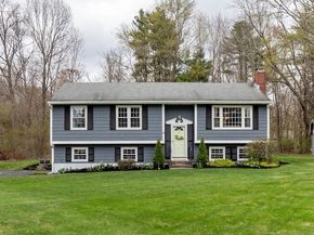8 Old Farm Rd, Sturbridge MA 01566