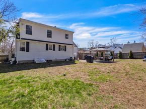 18 Mayflower Rd, Northborough MA 01532