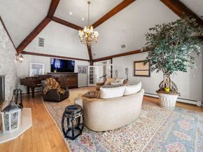 286 Mayflower Cir, Hanover MA 02339