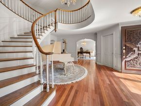 286 Mayflower Cir, Hanover MA 02339