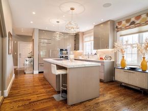 287 Langley Rd 6, Newton MA 02459