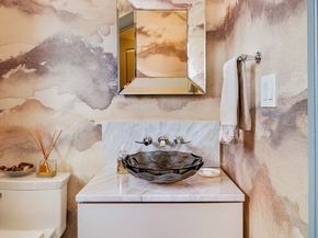 287 Langley Rd 6, Newton MA 02459