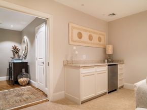 287 Langley Rd 6, Newton MA 02459