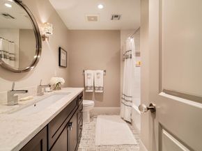 287 Langley Rd 6, Newton MA 02459