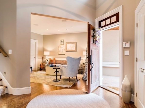 287 Langley Rd 6, Newton MA 02459