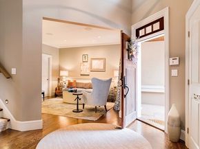 287 Langley Rd 6, Newton MA 02459