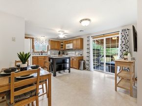 72 Arthur Dr 72, Northbridge MA 01588