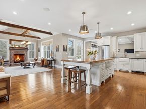 72 Glenview St, Upton MA 01568