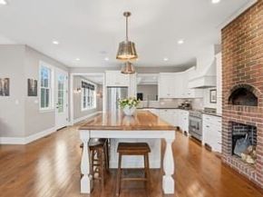 72 Glenview St, Upton MA 01568