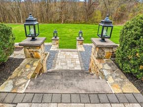 72 Glenview St, Upton MA 01568