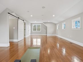 72 Glenview St, Upton MA 01568