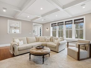 72 Glenview St, Upton MA 01568