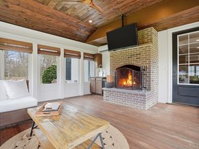 72 Glenview St, Upton MA 01568