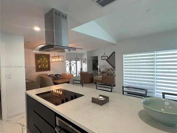 16385 Biscayne Blvd 2702, North Miami Beach FL 33160