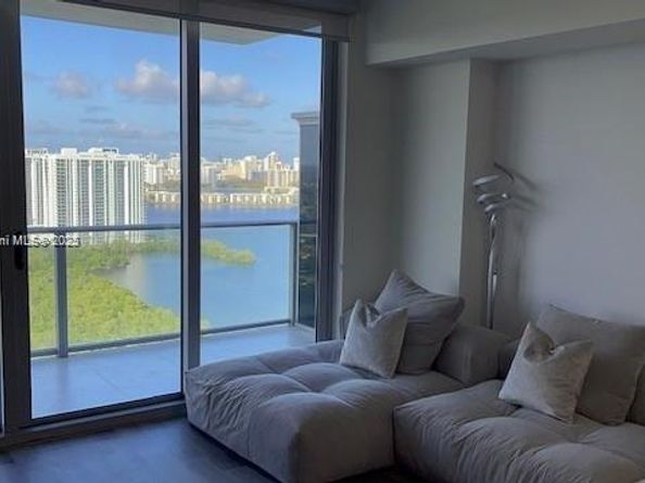 16385 Biscayne Blvd 2702, North Miami Beach FL 33160