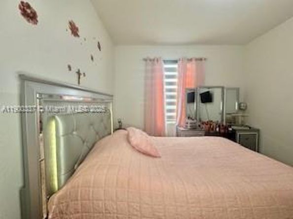 687 SE 17TH Ave, Homestead FL 33033