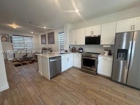 687 SE 17TH Ave, Homestead FL 33033