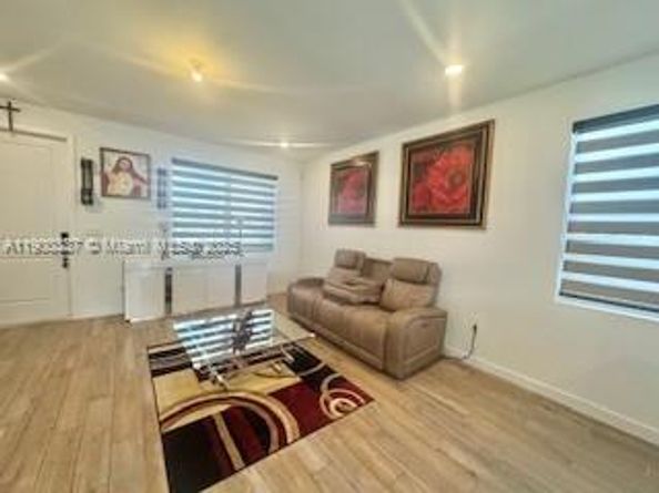 687 SE 17TH Ave, Homestead FL 33033
