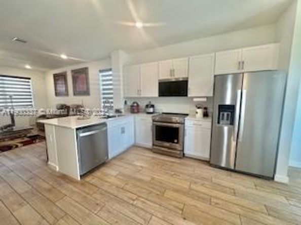 687 SE 17TH Ave, Homestead FL 33033