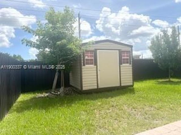 687 SE 17TH Ave, Homestead FL 33033