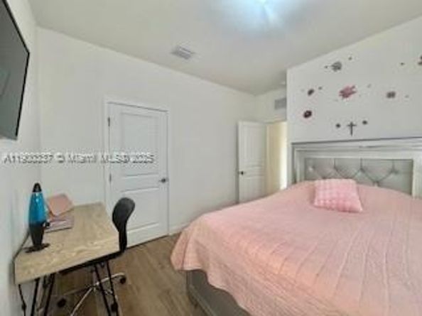 687 SE 17TH Ave, Homestead FL 33033