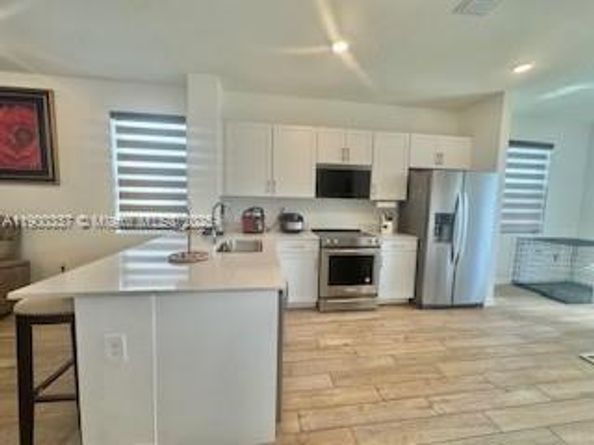 687 SE 17TH Ave, Homestead FL 33033