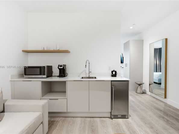229 SW 9th St 405, Miami FL 33130