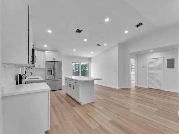1360 NW 59th St, Miami FL 33142